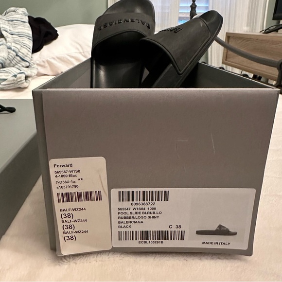 BALENCIAGA RUBBER LOGO POOL SLIDES - BLACK - Picture 6 of 6